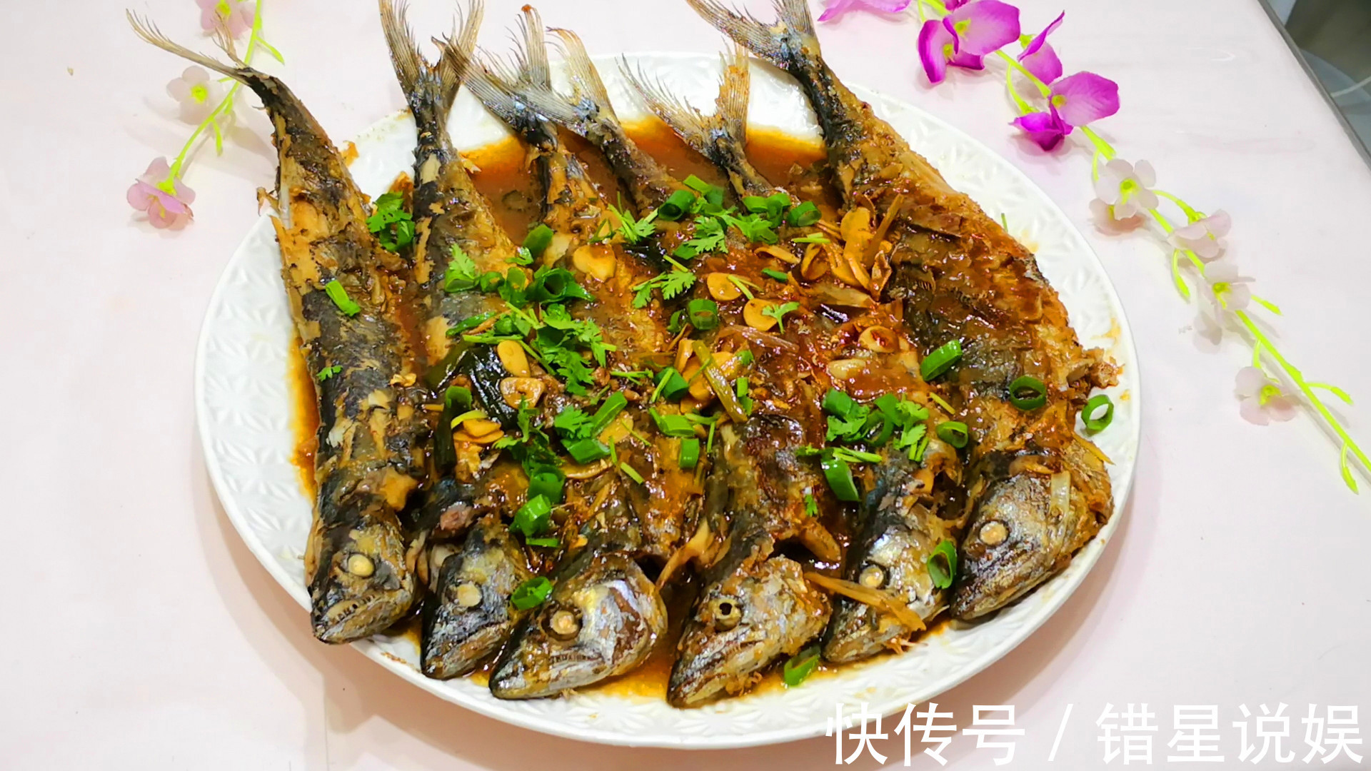 炖鱼时,去腥加料酒和醋是大错特错!这才是最好做法,上桌一扫光
