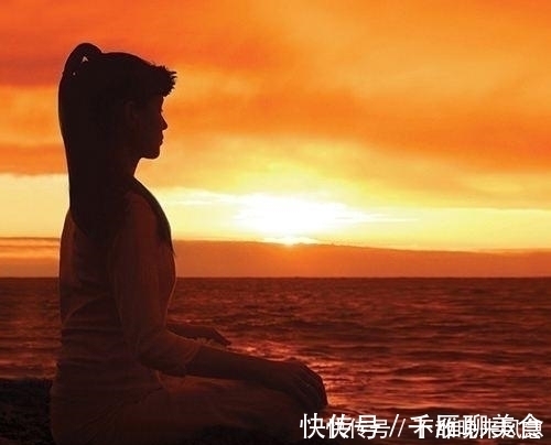 睡眠时间|睡不好难长寿,失眠的老年人睡前常做1件事,缓解焦虑助睡眠