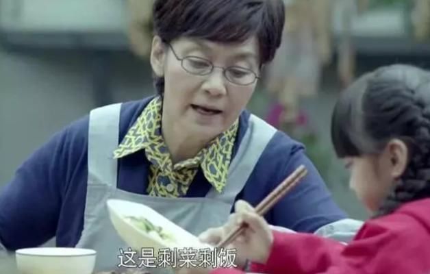 奶奶|3岁女儿独睡2米大床,却总抱怨“很挤”,妈妈看监控后手心出汗