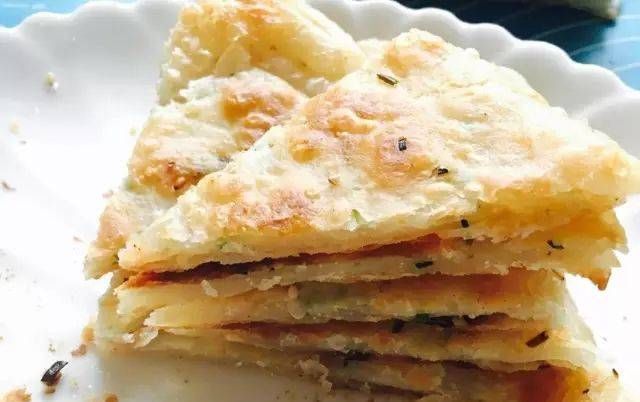 土豆|葱油饼这一种做法,不用和面,10分钟就能吃上香喷喷的早餐