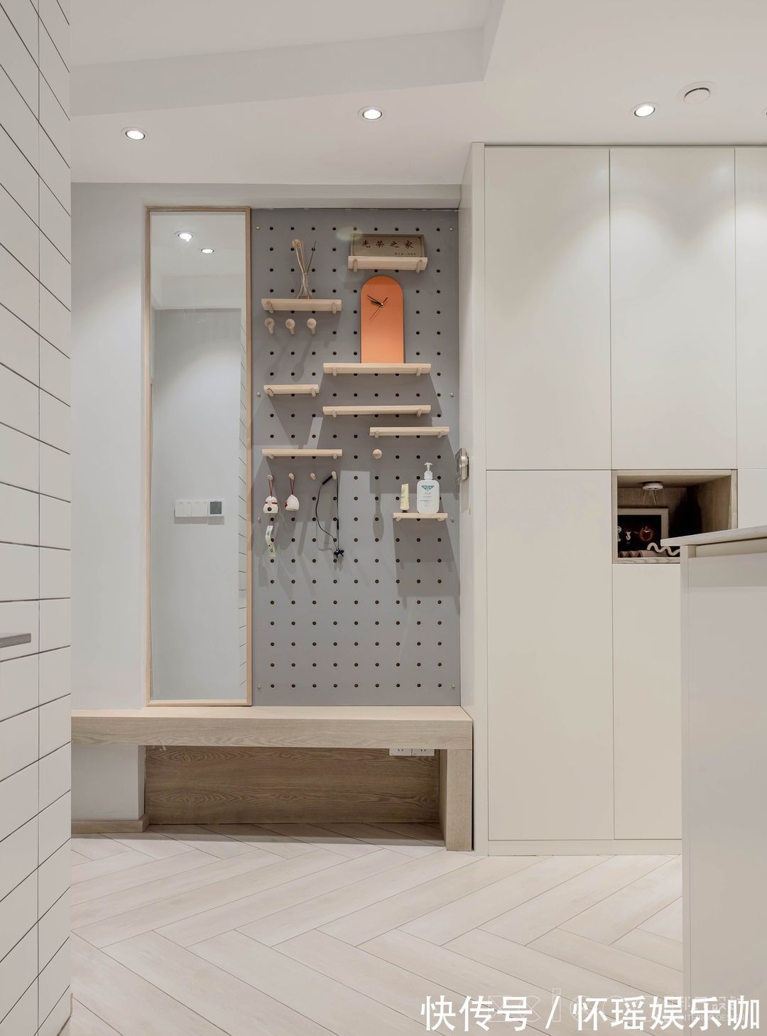 卧室床|舍弃客厅,不买餐桌,卧室床悬空,他家86㎡堪称小户型装修的榜样