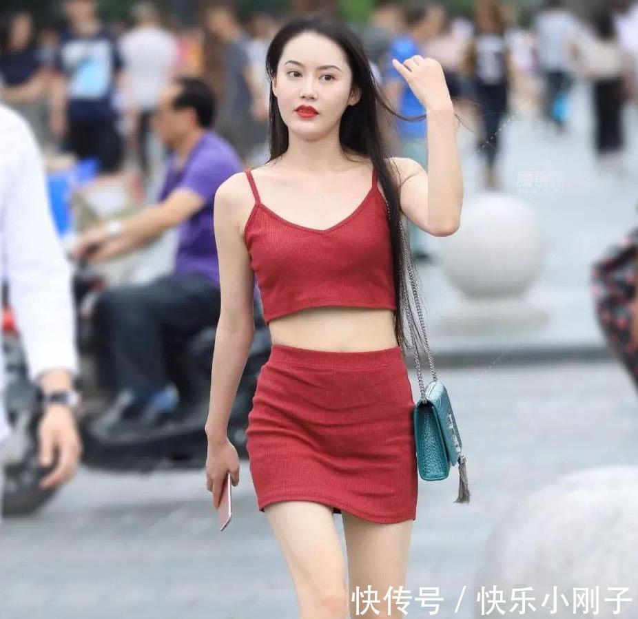 包臀裙 小姐姐有很强的灵气,真正的好女人,温柔的化身,妈妈喜欢的类型