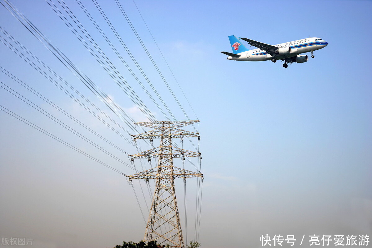 美如画：她背负晴空万里，独驾飞机高空架线