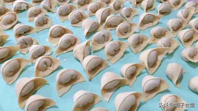 猪肉饺子好吃有窍门,调馅多加这一步,比饺子馆的好吃,又鲜又香