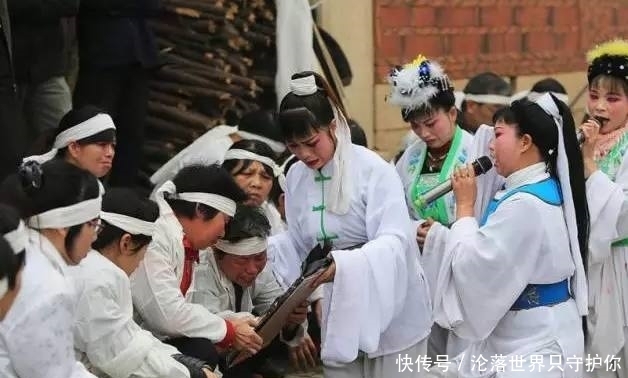 农村职业哭丧女,月入轻松过万,长的漂亮却无人敢娶!