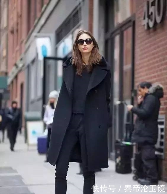 减龄|皮肤黄的女人,穿这“5种”颜色,显白还减龄,怎么搭都漂亮!