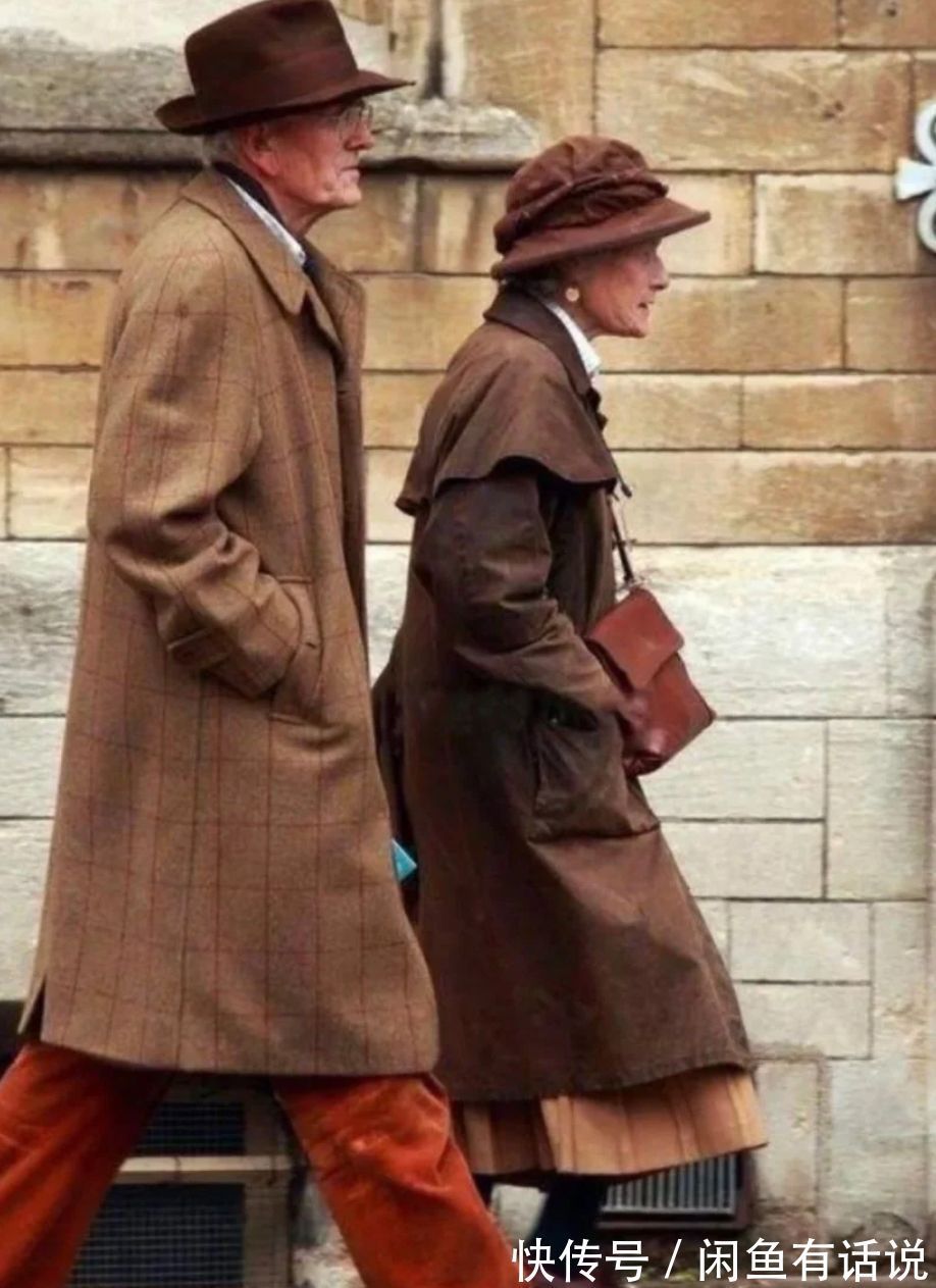 技巧|国外街头的老夫妻真有格调,“情侣穿搭”高级时髦,值得国人借鉴