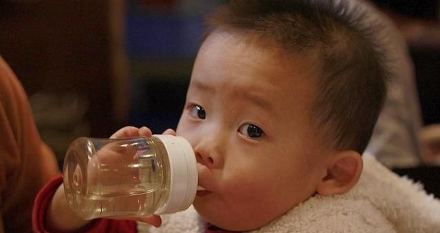 一果|宁愿孩子饿着,也别给孩子多吃一果一菜,容易积食还耽误长个子