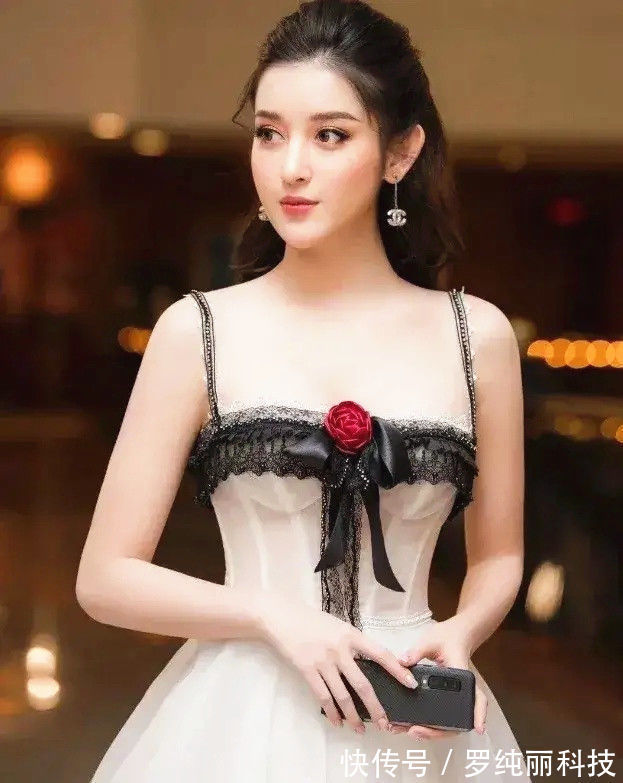 阮陈玄媚 越南新晋女神惊艳亚洲,立体五官魔鬼身材,曾是世界小姐冠军