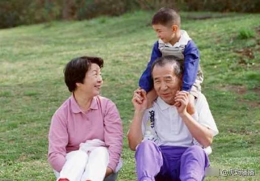 说法|为什么老人不愿意帮忙带孩子？三位老人的说法，中肯又心酸