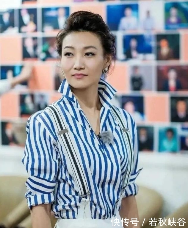 李梓萌$央视美女李梓萌书法引网络争议,结字稚嫩粗拙,网友:非本人手迹