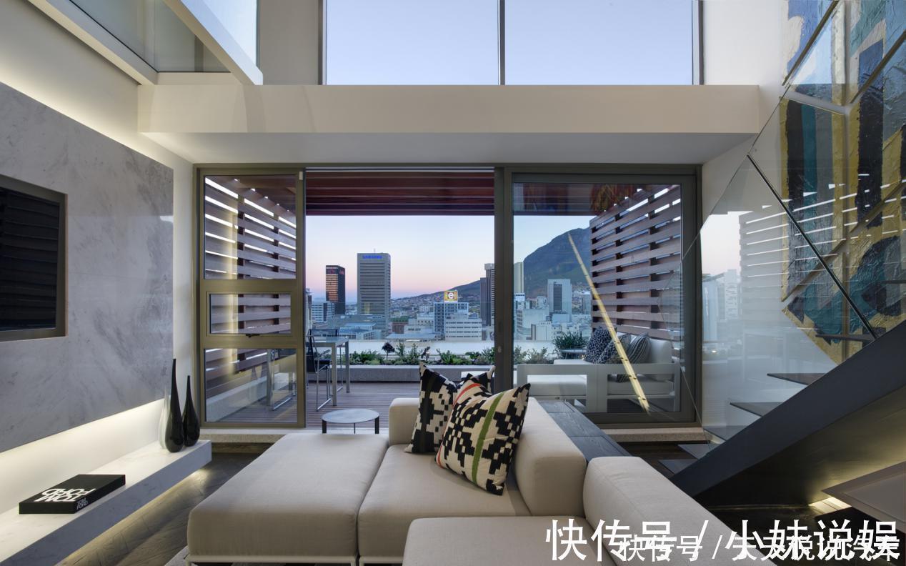 挑空|买顶楼层高5米,挑空客厅改做loft,真没有看出来只有30㎡