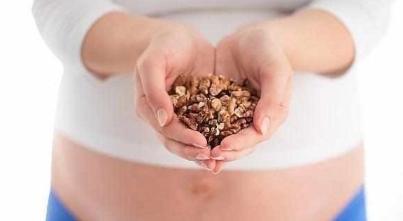 孕期|怀孕后，孕妈若在“这个月”吃核桃，可能对胎宝宝智力发育有帮助