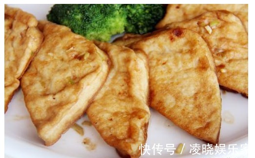 养花|给君子兰浇水时加点料,一月用2次,叶子油绿有光泽。