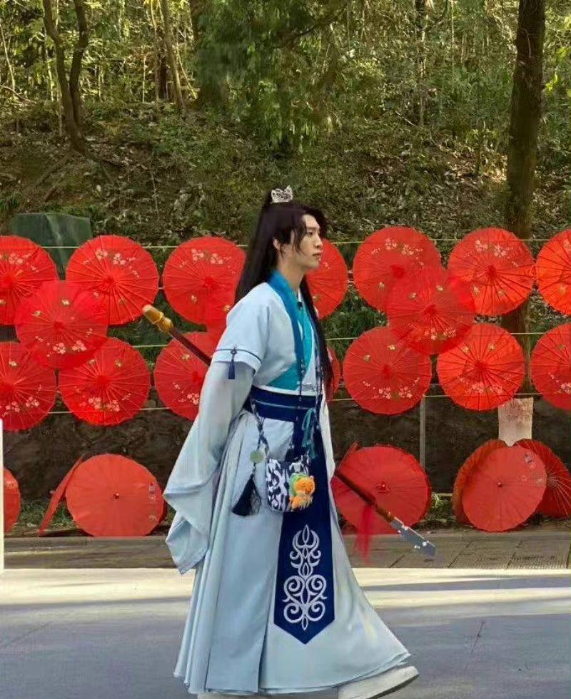 诸葛亮|春游家族COS三国人物!杨洋化身潇洒诸葛亮!关晓彤古装相获好评