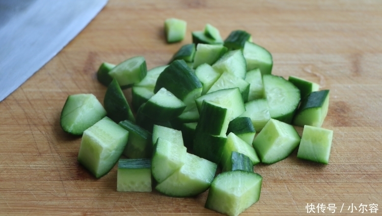 黄瓜别凉拌了,做成小面包,不加油不加水,孩子一口一个真美味!