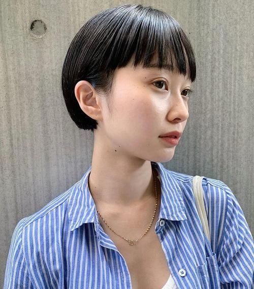 发型灵感：懒人好整理的直发，也可以充满空气感！