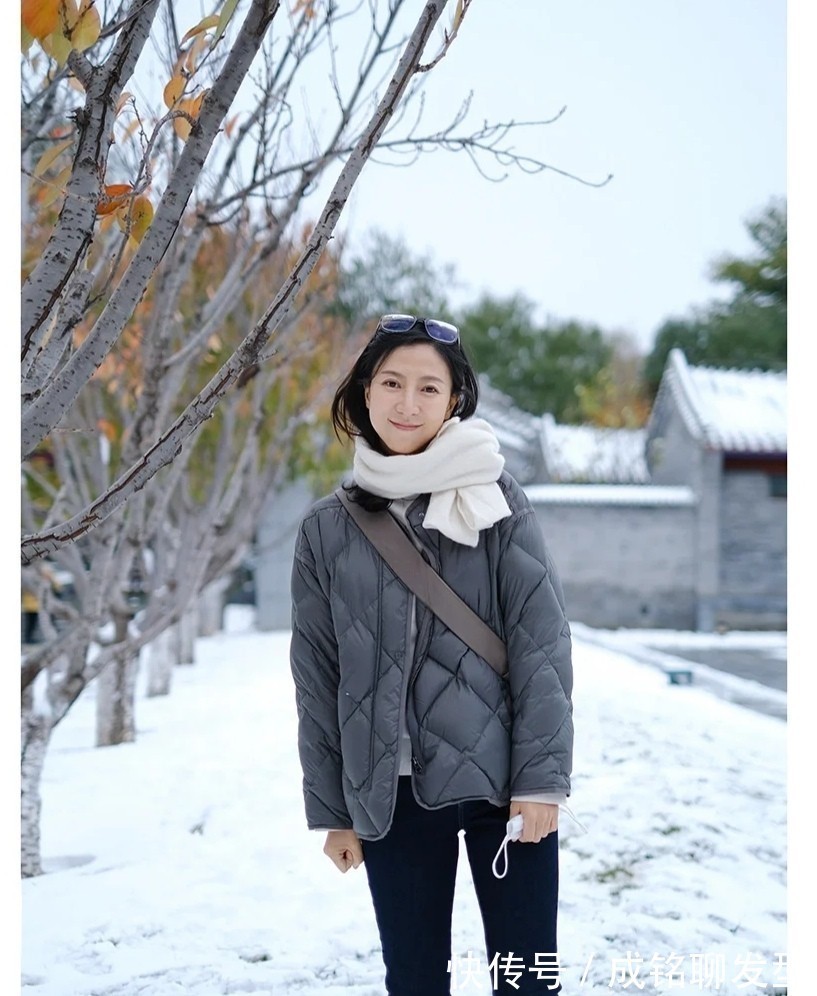 穿搭|40岁左右的女人,冬装除了羽绒服,这四种搭配时尚减龄更有气质