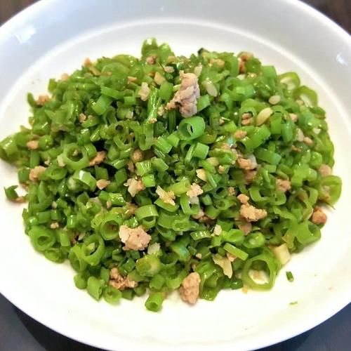 钙质|冬天,多给孩子吃这菜,每天炒一盘,解油腻,补钙质,孩子长个头