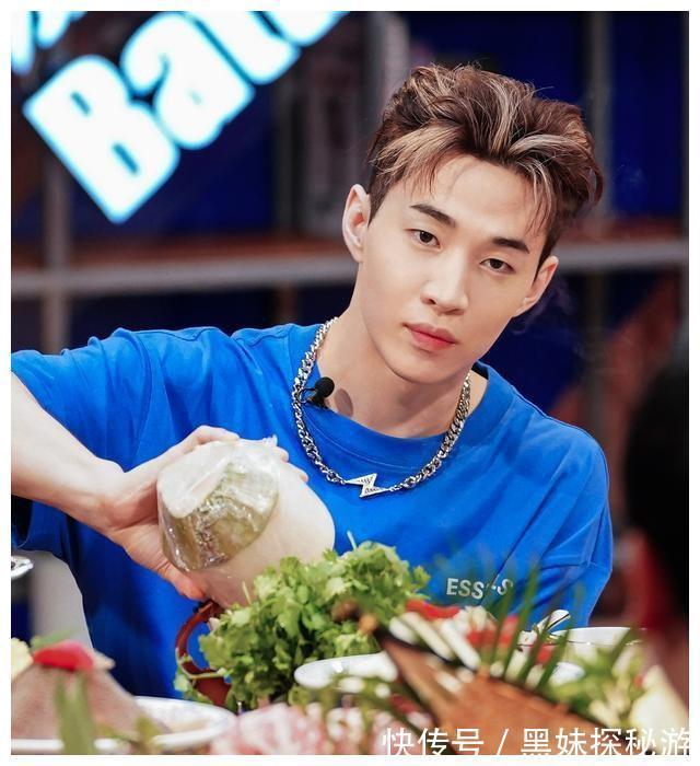 椰子|这街火锅局：王一博和刘宪华用脚开椰子，张艺兴玩游戏输给韩庚