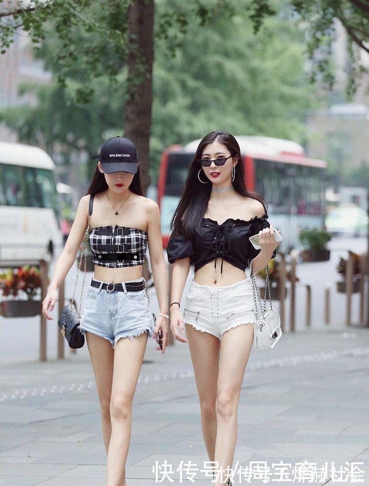 皮肤|小姐姐身着露脐装,凸显白色皮肤,尽显身材
