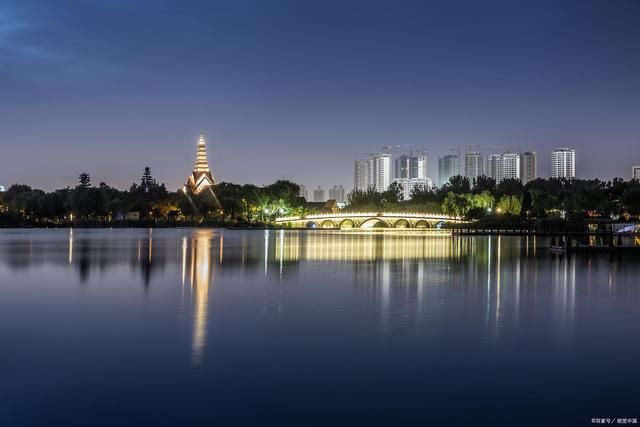 浣溪沙|诗词:秦川昨夜落琼芳，今早西京别样妆