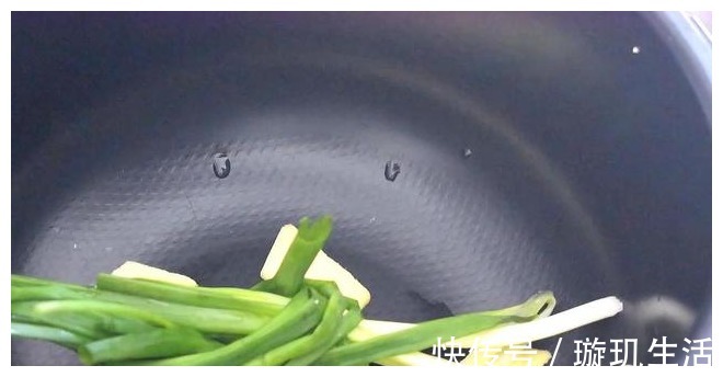 红烧肉|把五花肉扔进电饭锅,不放一滴水,出锅后一大锅不够吃,太香了