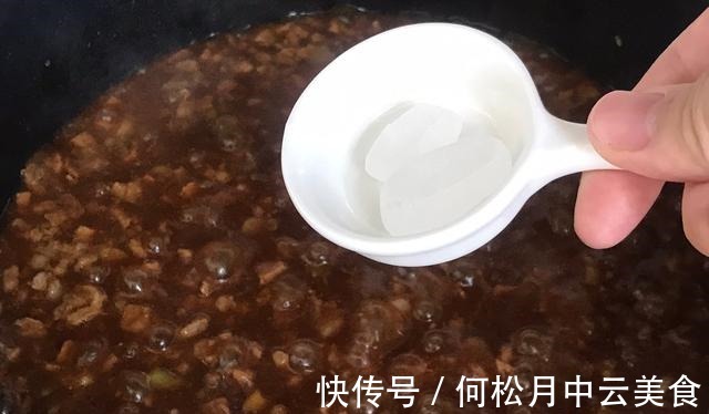 胡萝卜|面食爱好者的福音，教你一道老北京炸酱面，美味可口，勾人心弦！