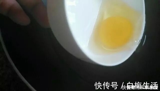 散花|做水煮荷包蛋，水开下锅是不对的！学会这个诀窍，鸡蛋圆嫩不散花