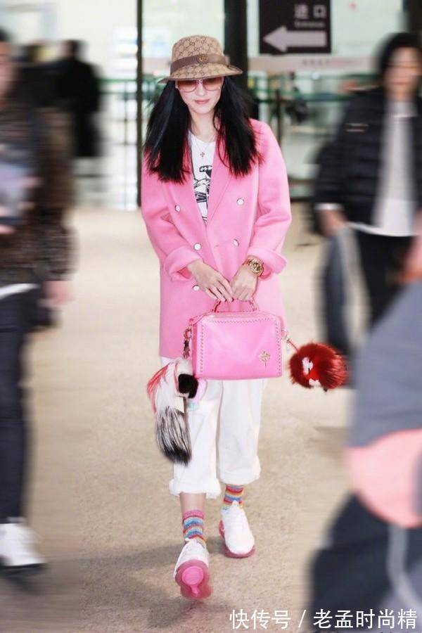 少女感|一身桑葚牛仔俏皮减龄,身材变平很有少女感