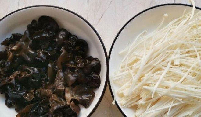 面条|秋天，面条饺子靠边站，给家人做它吃，美味又筋道，做一锅不够吃