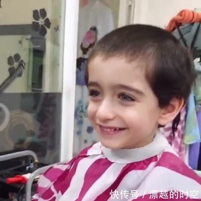 理发|男童去理发,被剪成了“迷你谢广坤”,看完自己的形象男童都笑了