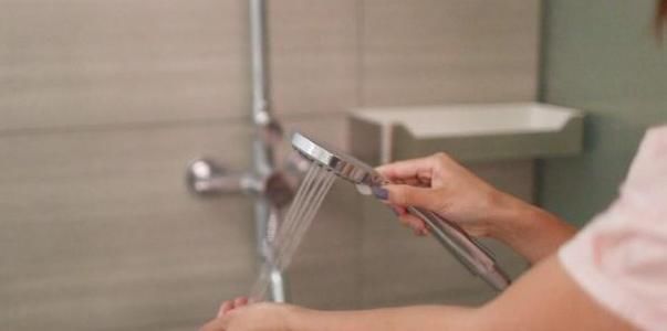 肚臍里面黑色的“泥”是什么,能用手摳嗎?希望你不要搞錯了