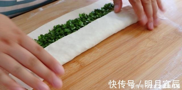 韭菜鸡蛋饼|教你在家做早餐,学会不用买着吃,比卖的还好吃,出锅就吃光,香!