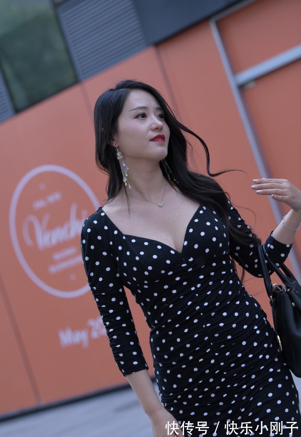 高跟鞋 成熟女性的品味就是好,即使简单的连衣裙,也照样穿出高级感!