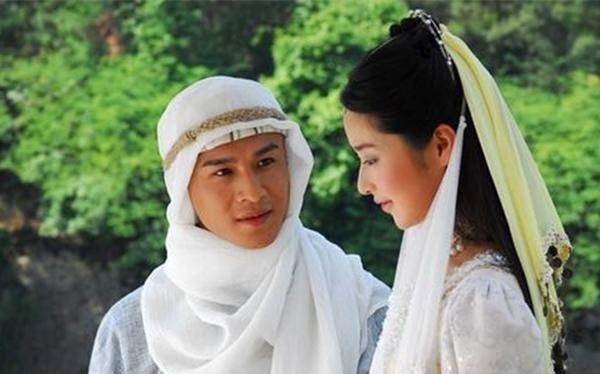 金庸|金庸武侠中背景强大的男配,实力弱却藐视江湖,竟娶到了女主