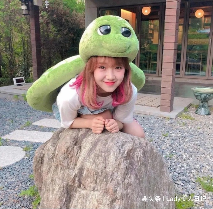 挂耳染|新晋挂耳染太美了,时髦精还喜欢这4款染发款,抓眼球还是女团风