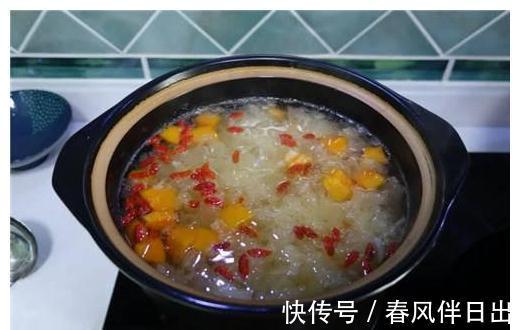 木瓜银耳羹 它是“护肤大王”,隔几天吃一次,皮肤白皙紧致,显年轻!