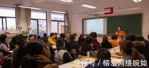 家长|研究生哥哥给弟弟开家长会，看完成绩单脸都黑了，哥哥内心很崩溃