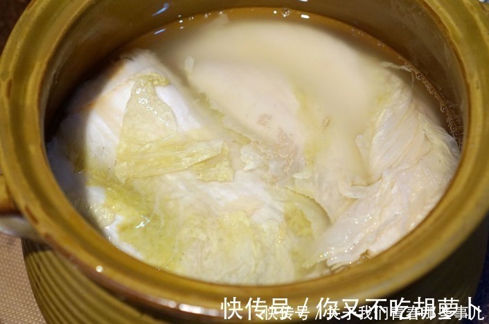 腌酸菜时,别只知道加盐,学会3个技巧,不发霉不起沫,越放越香