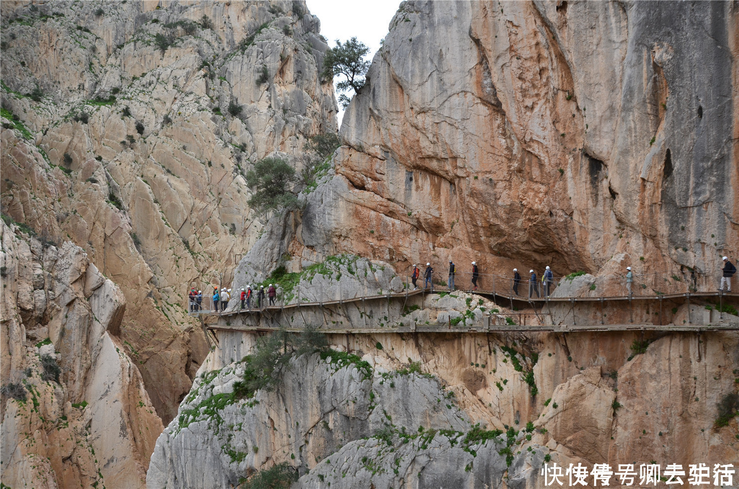 最危险的步道，5名游客失足坠崖死亡，华山栈道小巫见大巫