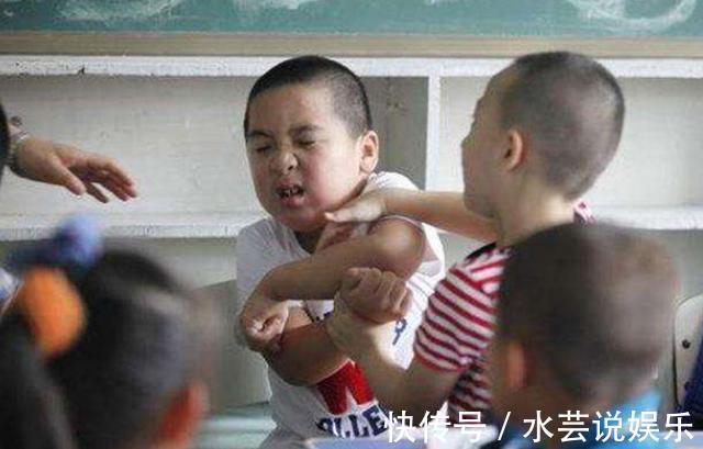 妈妈|孩子放学回家有3个表现,可能是在幼儿园受委屈了,家长要了解