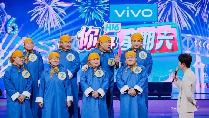 《你好星期六》首播，节目换汤不换药，何炅一人带不动七人