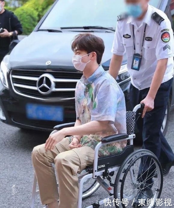 林籽|王彦霖婚礼外景超美,被传是伴郎的陈立农坐轮椅露面,伤势曝光