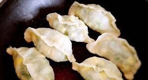 筋道|韭菜鸡蛋不要再吃韭菜盒子了,试试这样做,不蒸不煮,酥脆又筋道