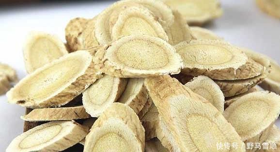 黄芪泡水|黄芪“补气第一”,选择3种物品搭配长期饮用,更有助于养生健康