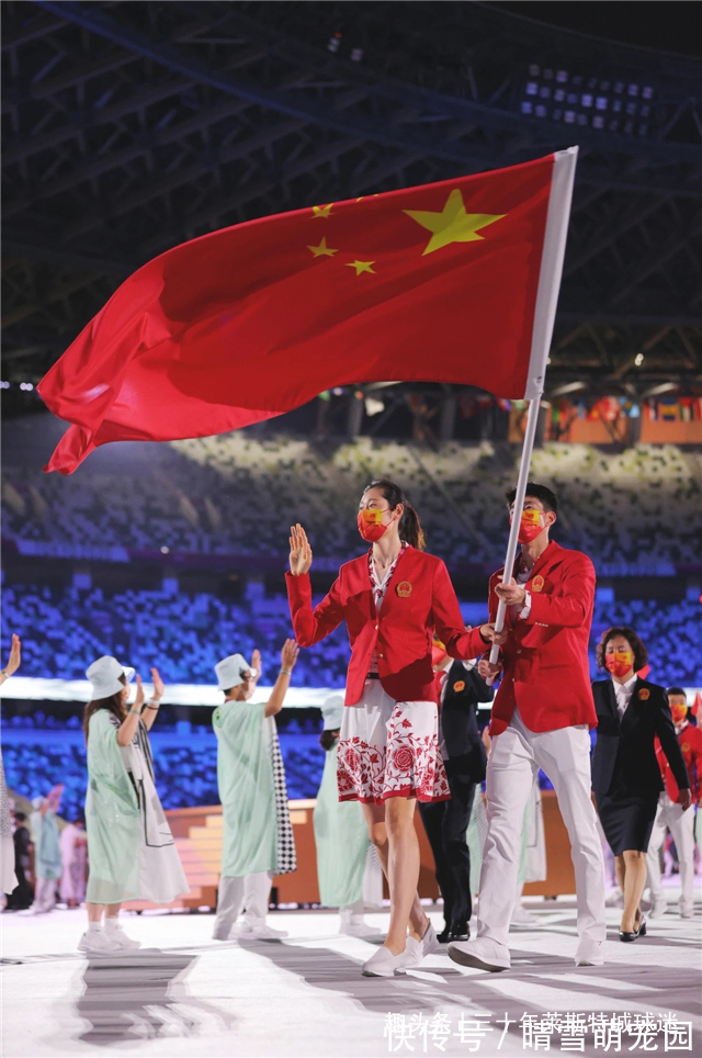 大婷|郎平为朱婷认真熨礼服:得让她漂漂亮亮出场,这代表中国体育形象