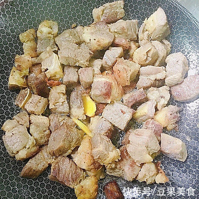 牛肉|小白也能轻松学会的牛腩焖土豆，不油腻超好吃哦