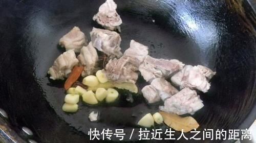 排骨|教你做一锅鲜做法，肉菜主食一锅端，排骨软烂不塞牙，快来试试吧
