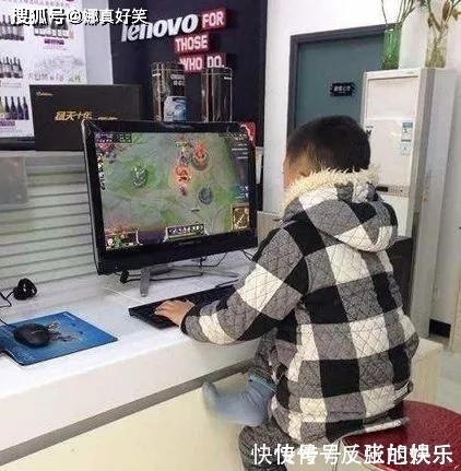 |搞笑GIF:抱孩子的那个大姐,我觉得你不适合在这桌